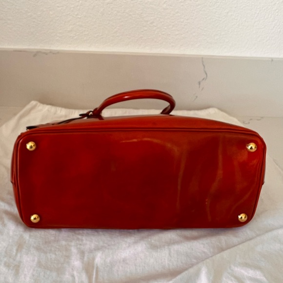 Large Galleria Patent Leather Bag in gradient burnt orange w/ gold tone hardware - Picture 13 of 15